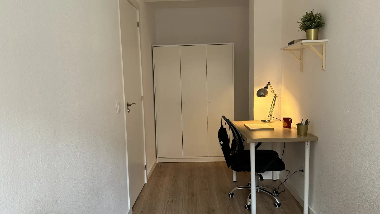 Habitación en piso compartido de 5 habitaciones en alquiler en Moscardó, ideal para profesionales y estudiantes. - Imagen 2