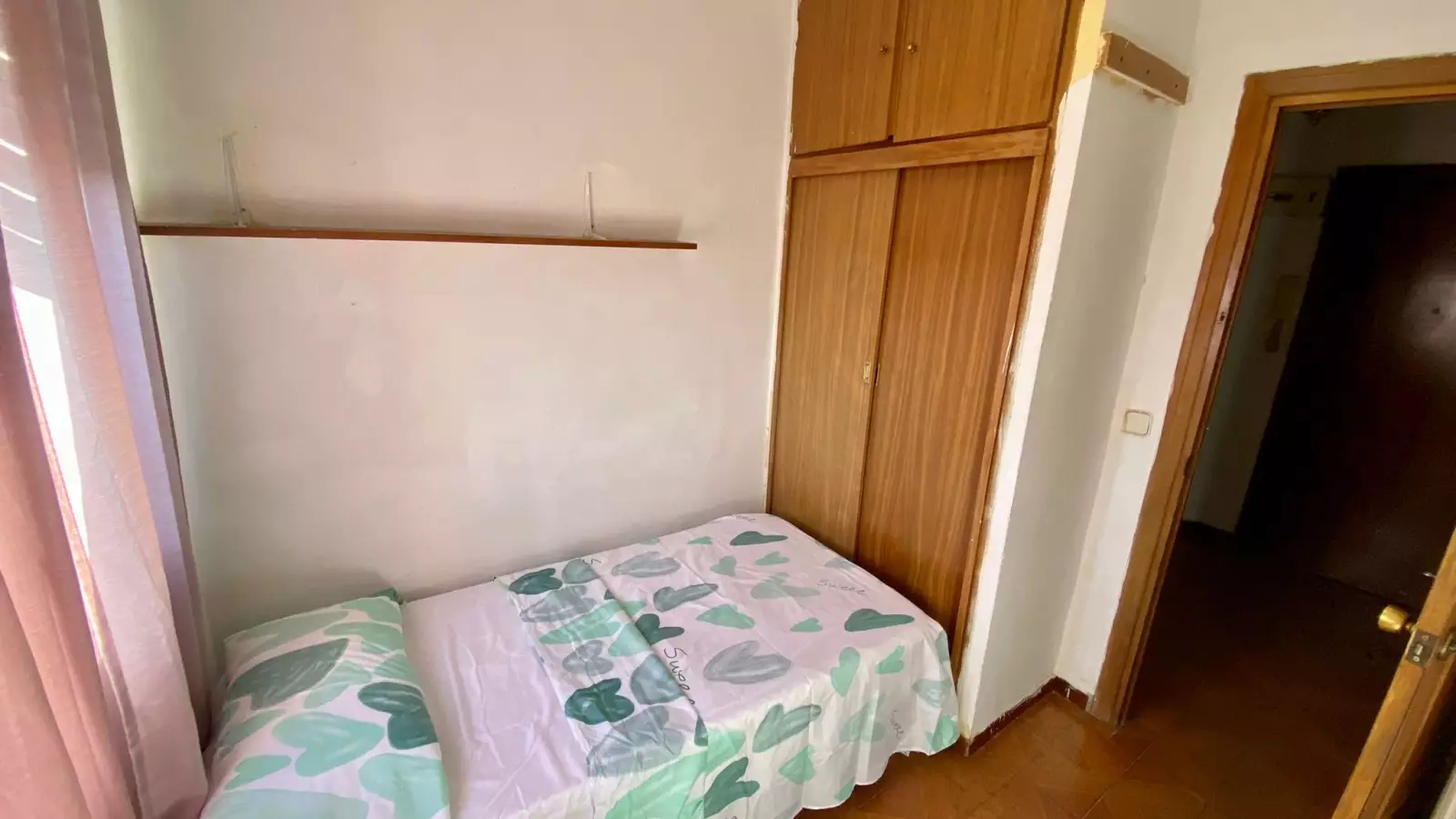 Habitación en piso compartido de 5 habitaciones en alquiler en Moscardó, perfecta para profesionales y estudiantes. - Imagen 2