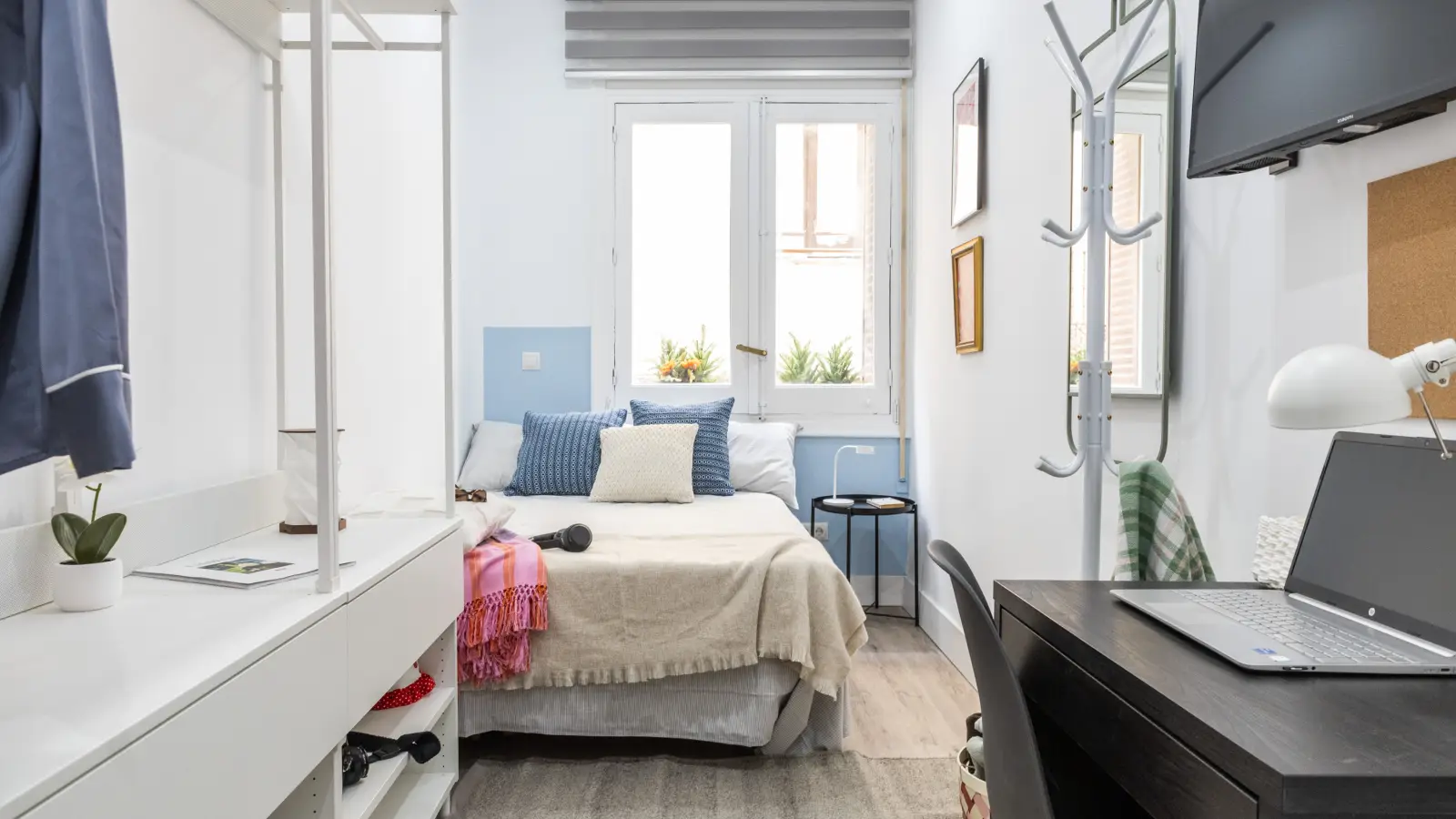 Se alquila habitación en piso compartido de 9 habitaciones en Universidad, gastos incluidos, ideal para mujeres. - Imagen 2