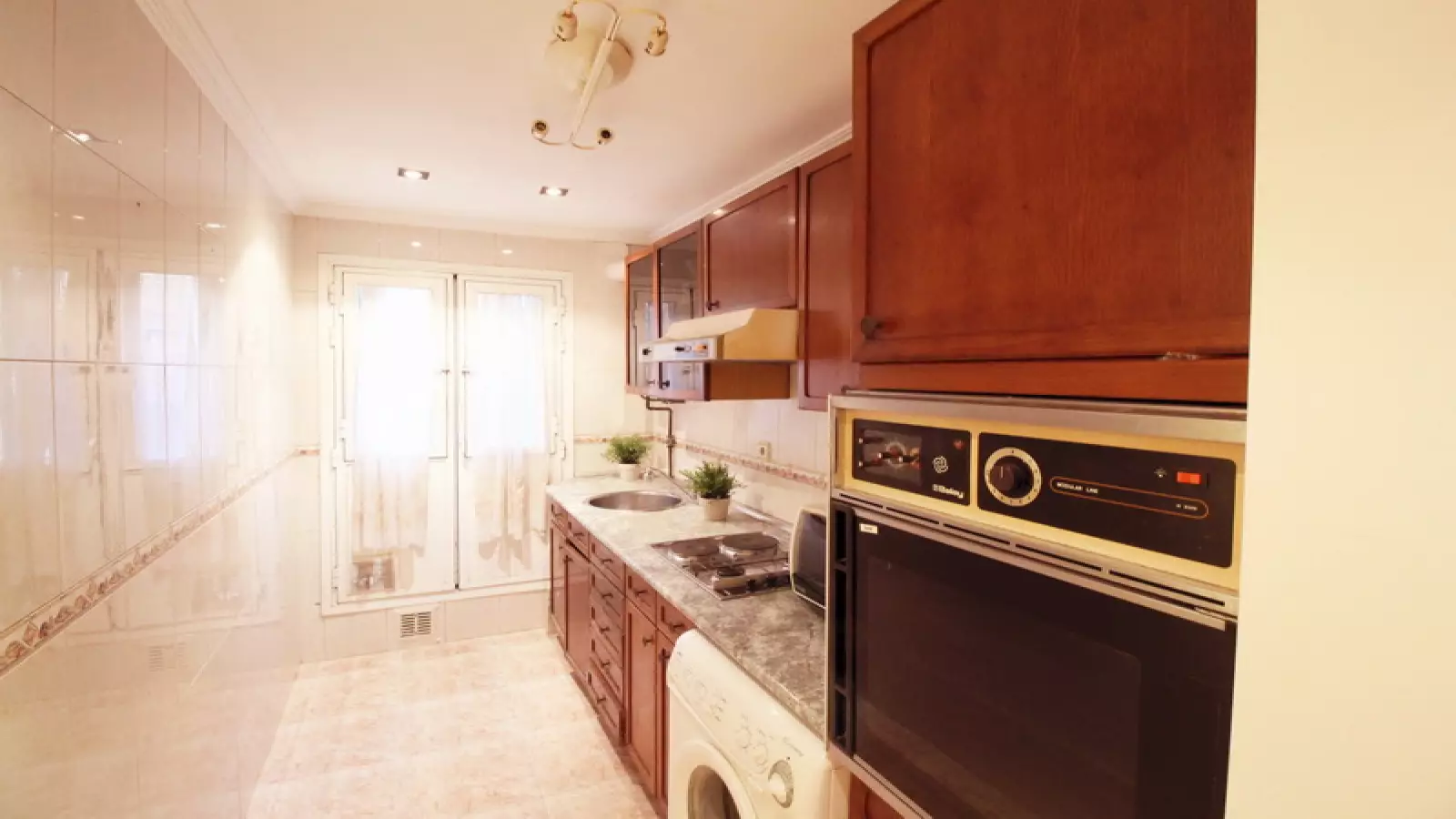 Bonita habitación con calefacción en piso de 5 habitaciones, Carabanchel