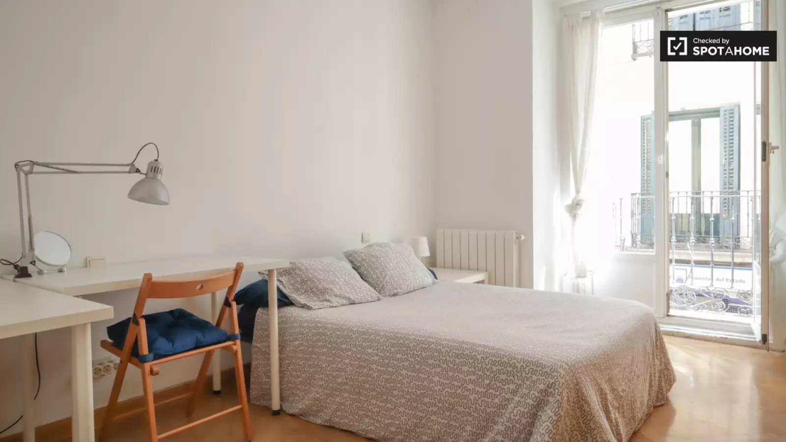 Se alquila habitación en piso compartido de 5 habitaciones en Embajadores.